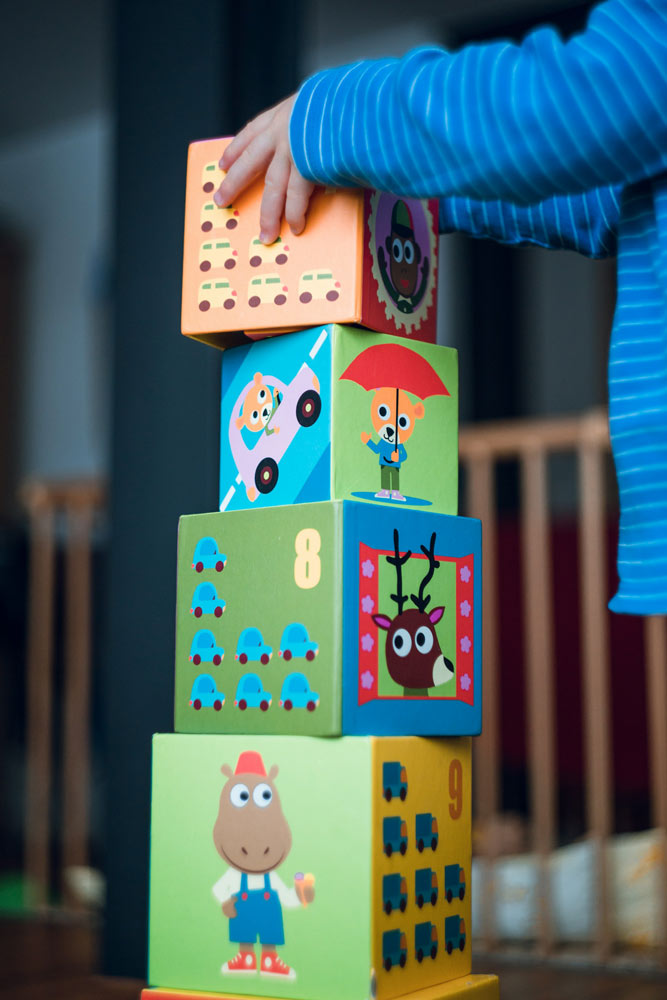 Kinder spielen gemeinsam